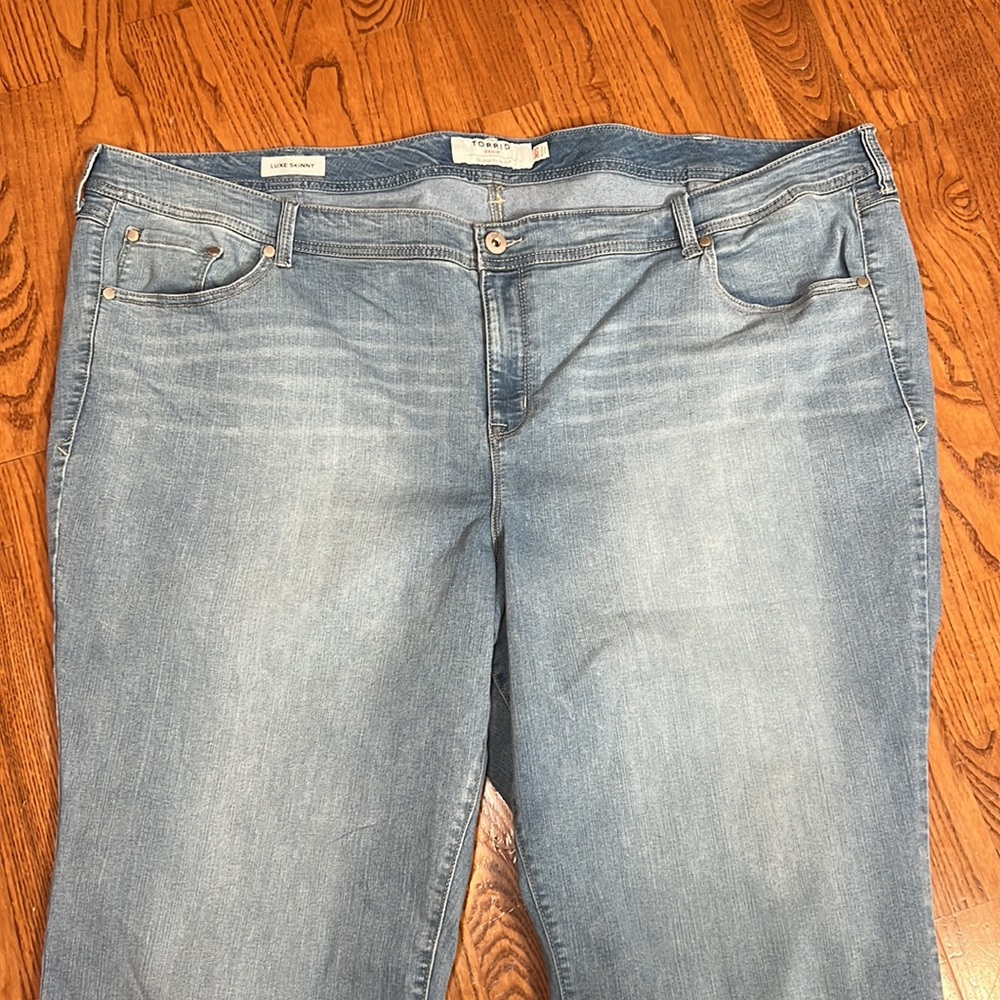 Torrid high waisted Luxe Skinny jeans - Picture 6 of 16
